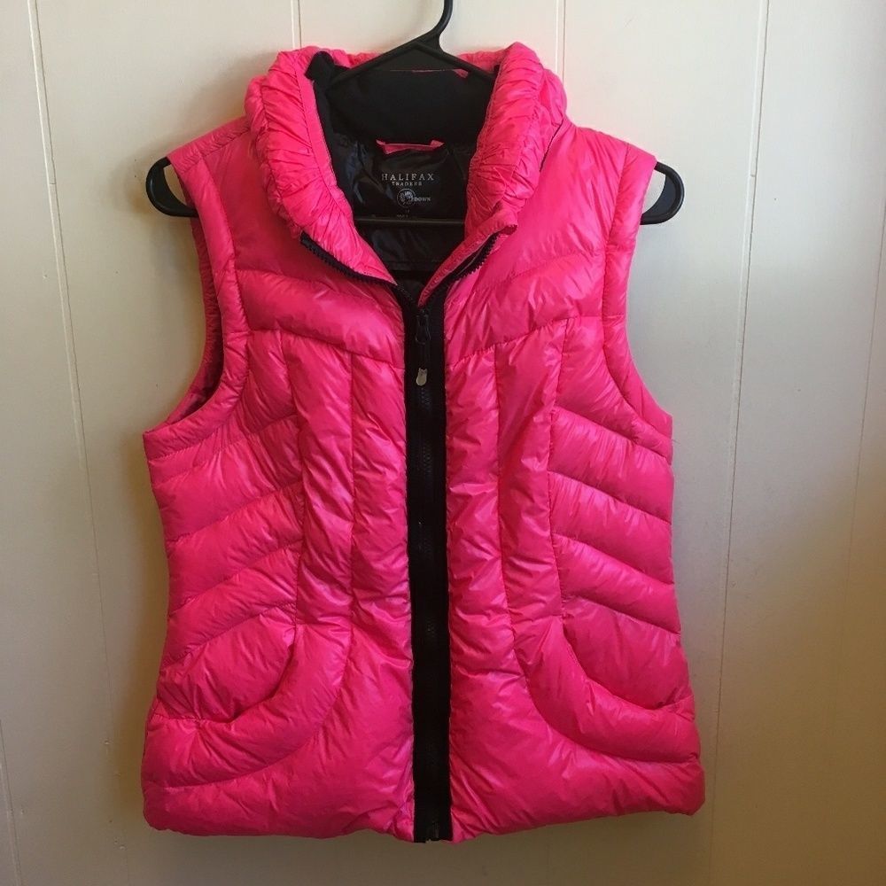 HALIFAX TRADERS DOWN PUFFER VEST. SIZE MEDIUM